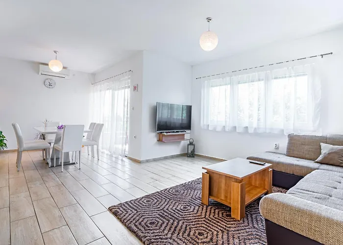 Nina Apartamento Maslenica