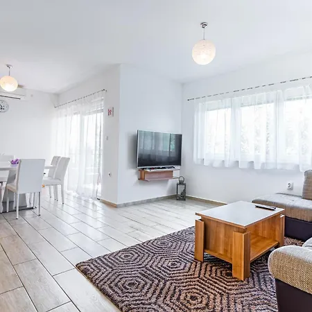 Nina Apartamento Maslenica